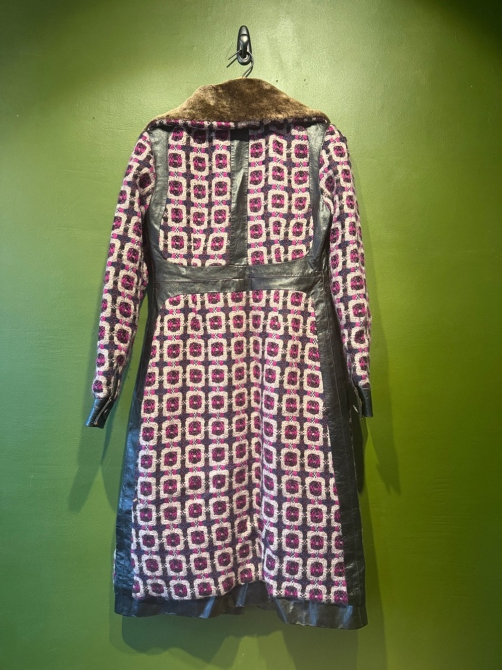 Vintage Womens Pink Patterned Long Coat with Faux Fur Collar - Picture 9 of 11